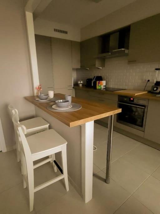 Gezellig Appartement In Brugge, Nabij Damme. Bagian luar foto